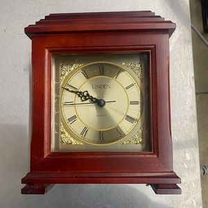 ORIGINAL OAK WOOD FRAMED LINDEN MANTEL CLOCK